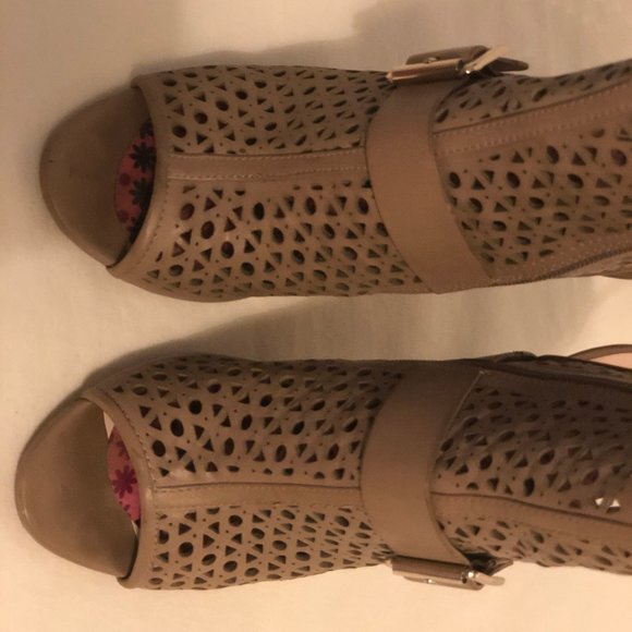 Unique Vince Camuto Bootie Heels - Picture 5 of 7